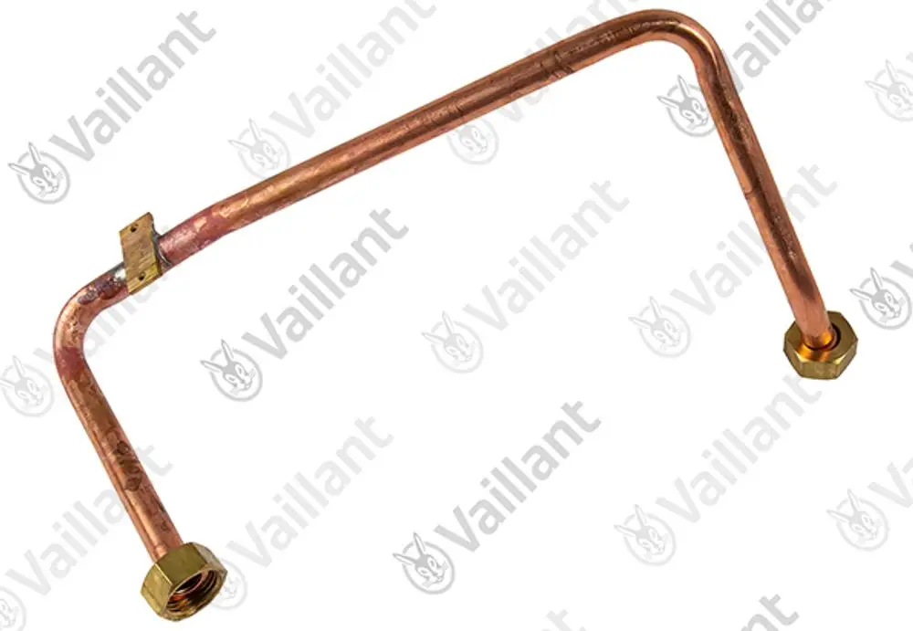 Kupferrohr für Warmwasseranschluss mit zwei Gewinden an den Enden, mittig montiert, von der Marke Vaillant.